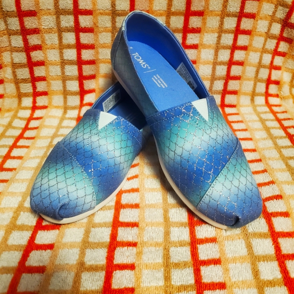 Toms Alpargata mermaid scales print size 8